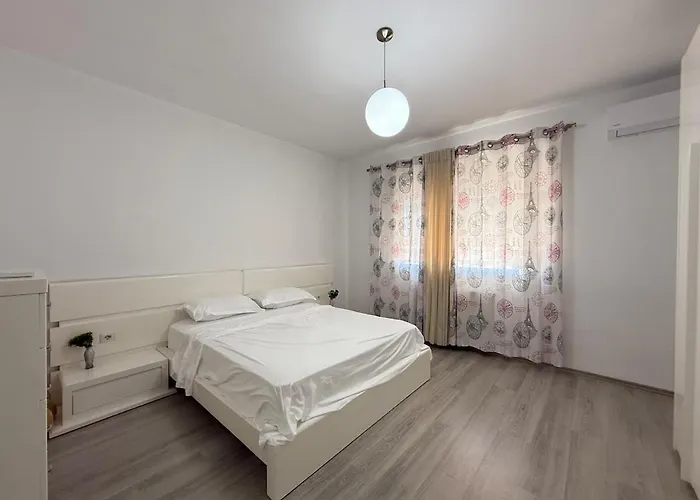 Flori Center Apartmán *