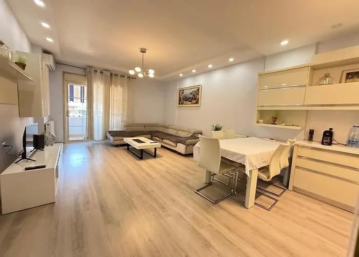 Flori Center Apartmán *